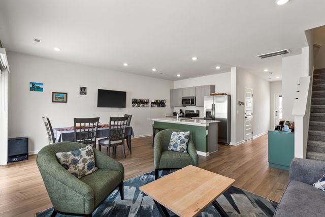 724 Big Bend Ct, White House, TN 37188