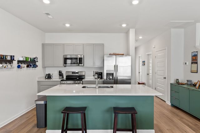 724 Big Bend Ct, White House, TN 37188