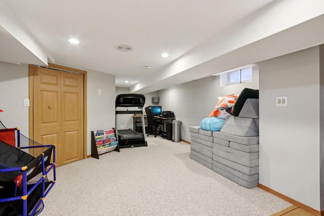 630 Pleasant DRIVE, Hartland, WI 53029