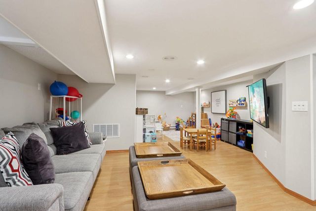 630 Pleasant DRIVE, Hartland, WI 53029