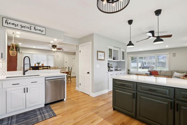 630 Pleasant DRIVE, Hartland, WI 53029