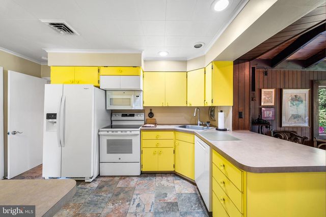 403 MEADOW LN, Wallingford, PA 19086