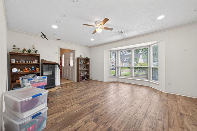 5918 Lodge Creek Drive, Houston, TX 77066