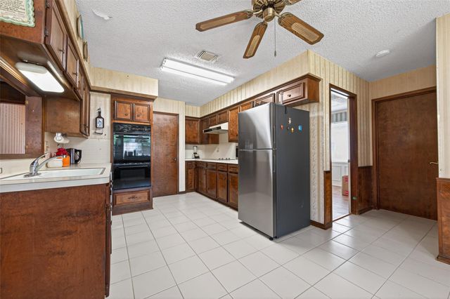 5918 Lodge Creek Drive, Houston, TX 77066