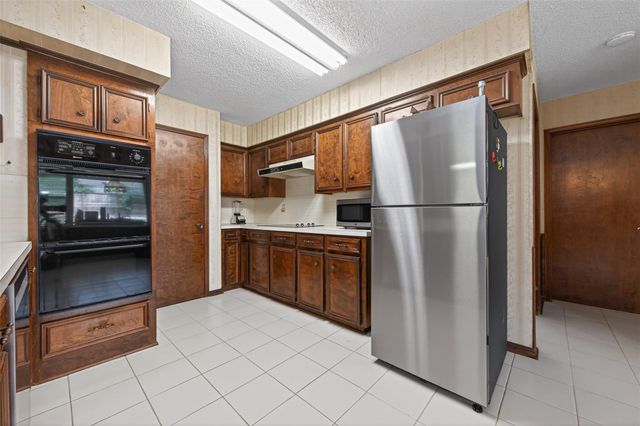 5918 Lodge Creek Drive, Houston, TX 77066