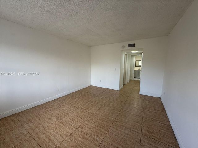 13685 NE 10th Ave 304, North Miami, FL 33161