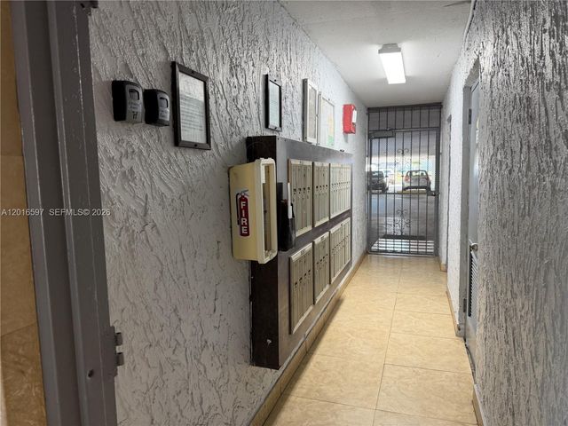 13685 NE 10th Ave 304, North Miami, FL 33161