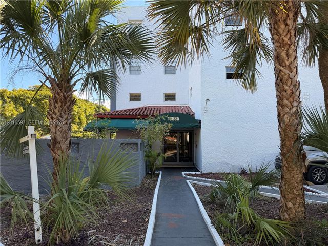 13685 NE 10th Ave 304, North Miami, FL 33161