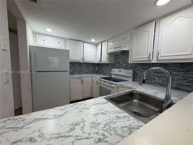 13685 NE 10th Ave 304, North Miami, FL 33161
