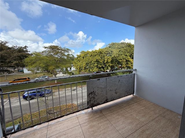 13685 NE 10th Ave 304, North Miami, FL 33161