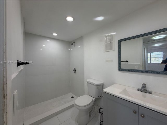 13685 NE 10th Ave 304, North Miami, FL 33161