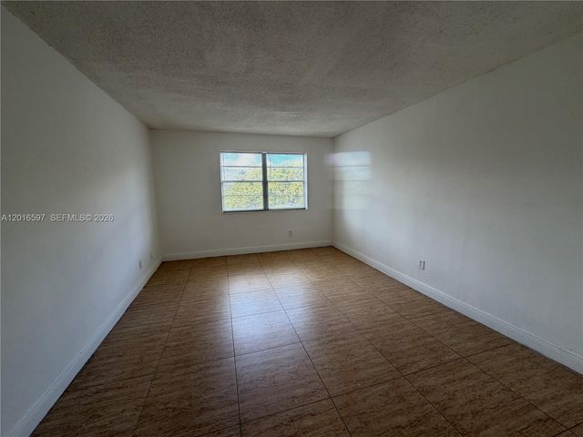 13685 NE 10th Ave 304, North Miami, FL 33161