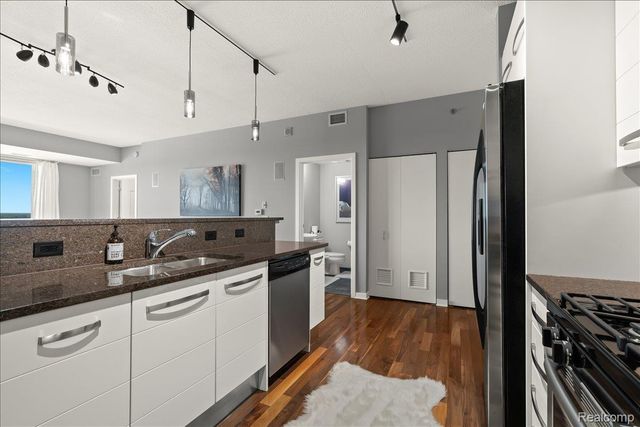 432 S Washington Avenue 1506, Royal Oak, MI 48067
