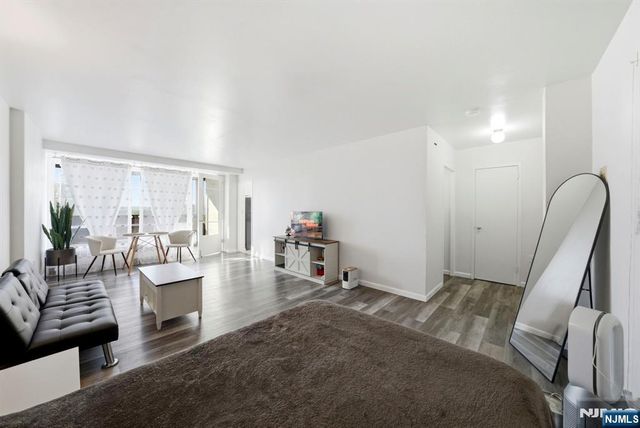 90 Prospect Avenue 8C, Hackensack, NJ 07601