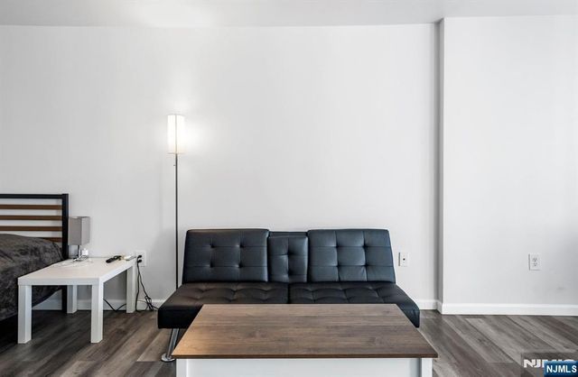 90 Prospect Avenue 8C, Hackensack, NJ 07601