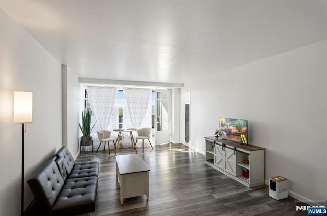 90 Prospect Avenue 8C, Hackensack, NJ 07601