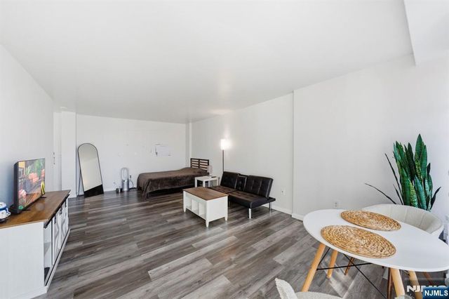90 Prospect Avenue 8C, Hackensack, NJ 07601