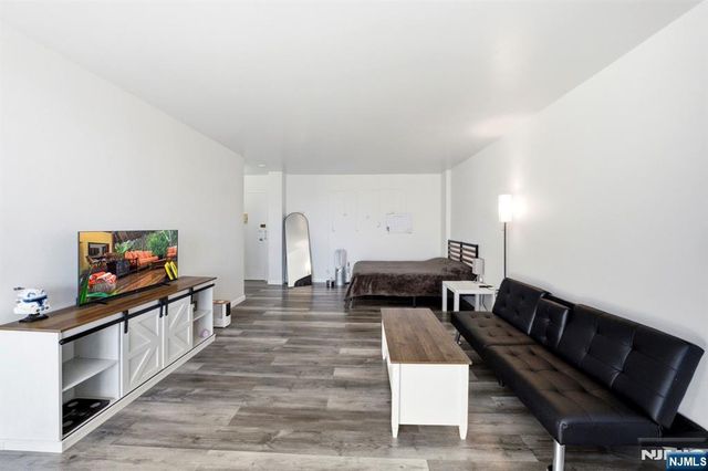 90 Prospect Avenue 8C, Hackensack, NJ 07601