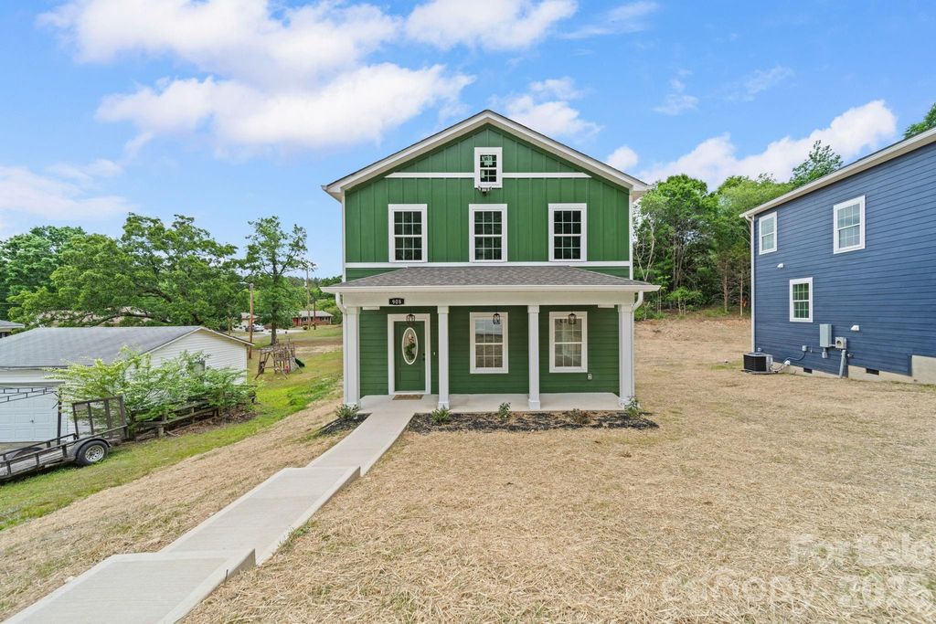 908 Dewey Street, Badin, NC 28009