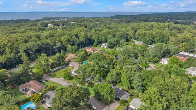 28 Reynolds Road, Glen Cove, NY 11542