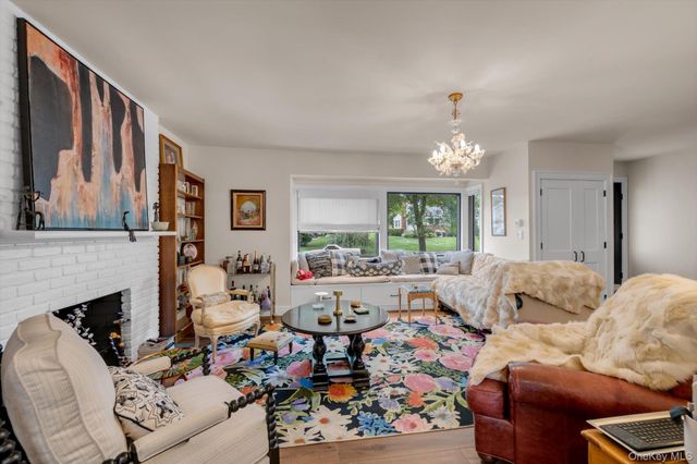 28 Reynolds Road, Glen Cove, NY 11542