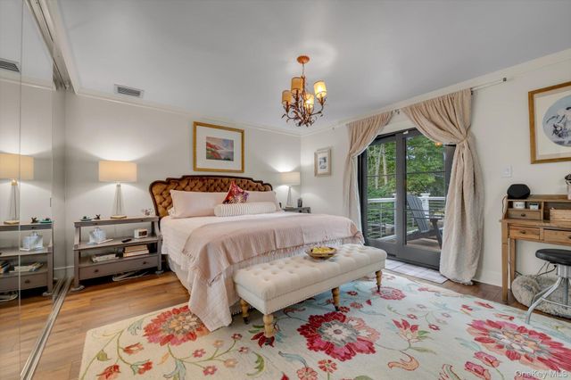 28 Reynolds Road, Glen Cove, NY 11542