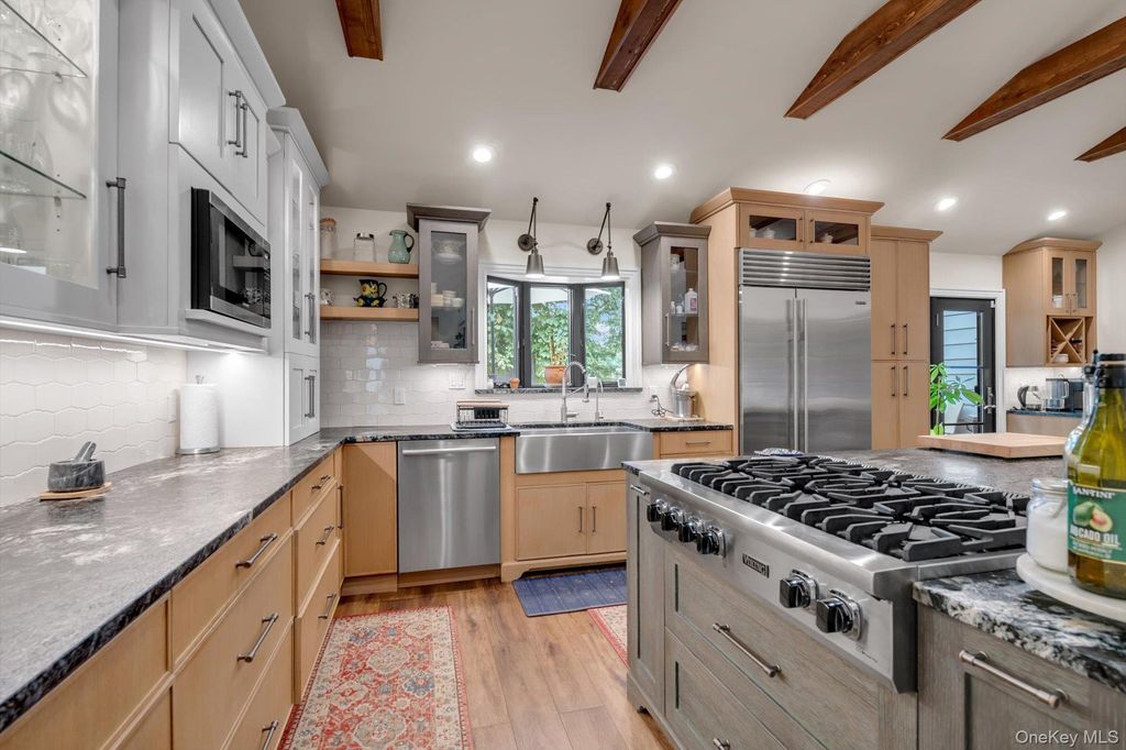 28 Reynolds Road, Glen Cove, NY 11542 — photo 4