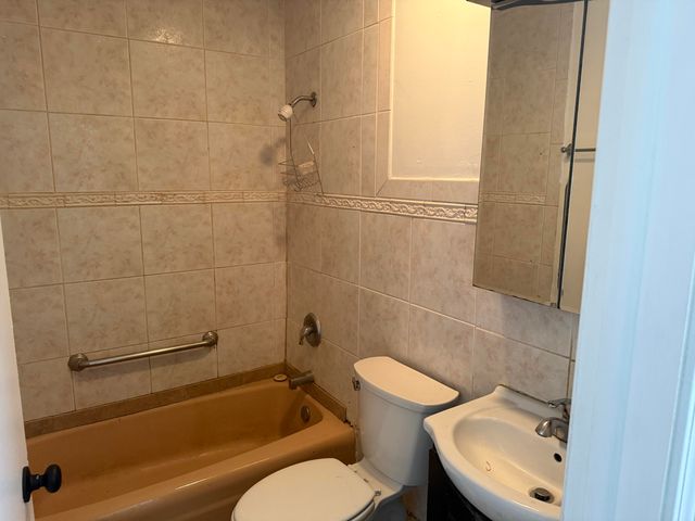 5625 Massachusetts Street, Merrillville, IN 46410