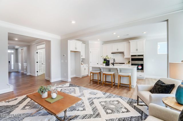 9 Alumni Road, Beaufort, SC 29907