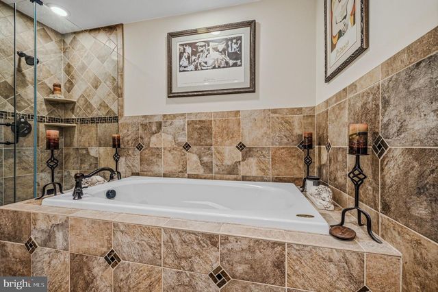 517 E BOXBOROUGH DR, Wilmington, DE 19810
