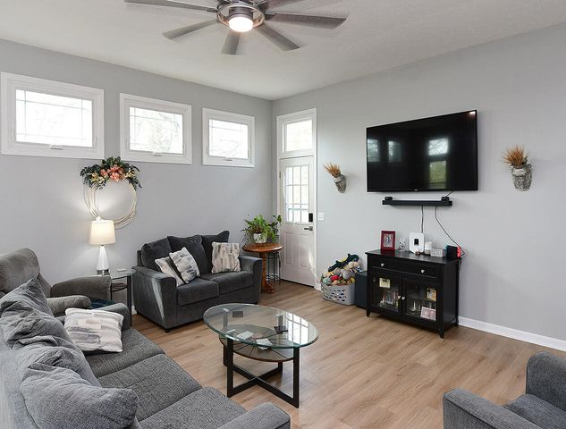2404 LOCKWOOD PL. Place, Council Bluffs, IA 51503