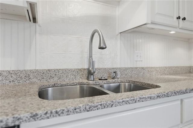 6708 NW 50TH Street, Kansas City, MO 64152