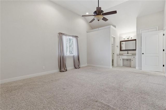 6708 NW 50TH Street, Kansas City, MO 64152