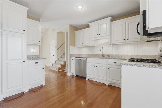 6708 NW 50TH Street, Kansas City, MO 64152