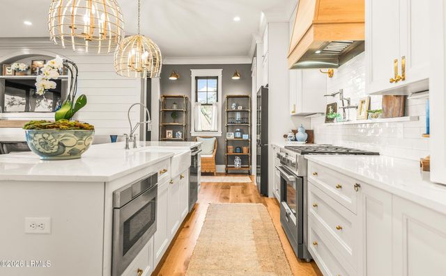 84 Old Oyster Factory Road, Beaufort, SC 29906