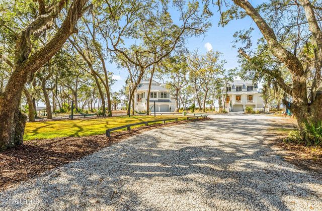 84 Old Oyster Factory Road, Beaufort, SC 29906