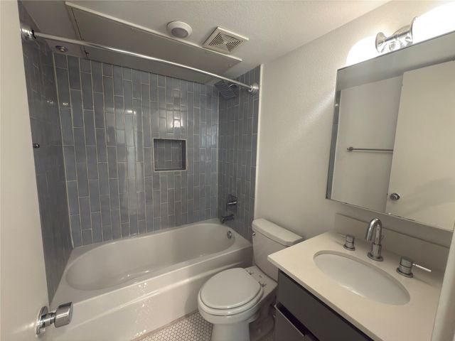 4526 Munger Avenue 105, Dallas, TX 75204