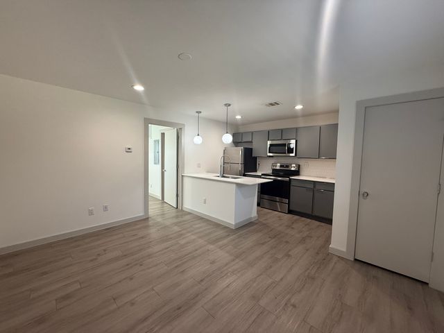 4526 Munger Avenue 105, Dallas, TX 75204