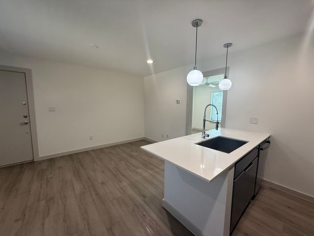 4526 Munger Avenue 105, Dallas, TX 75204