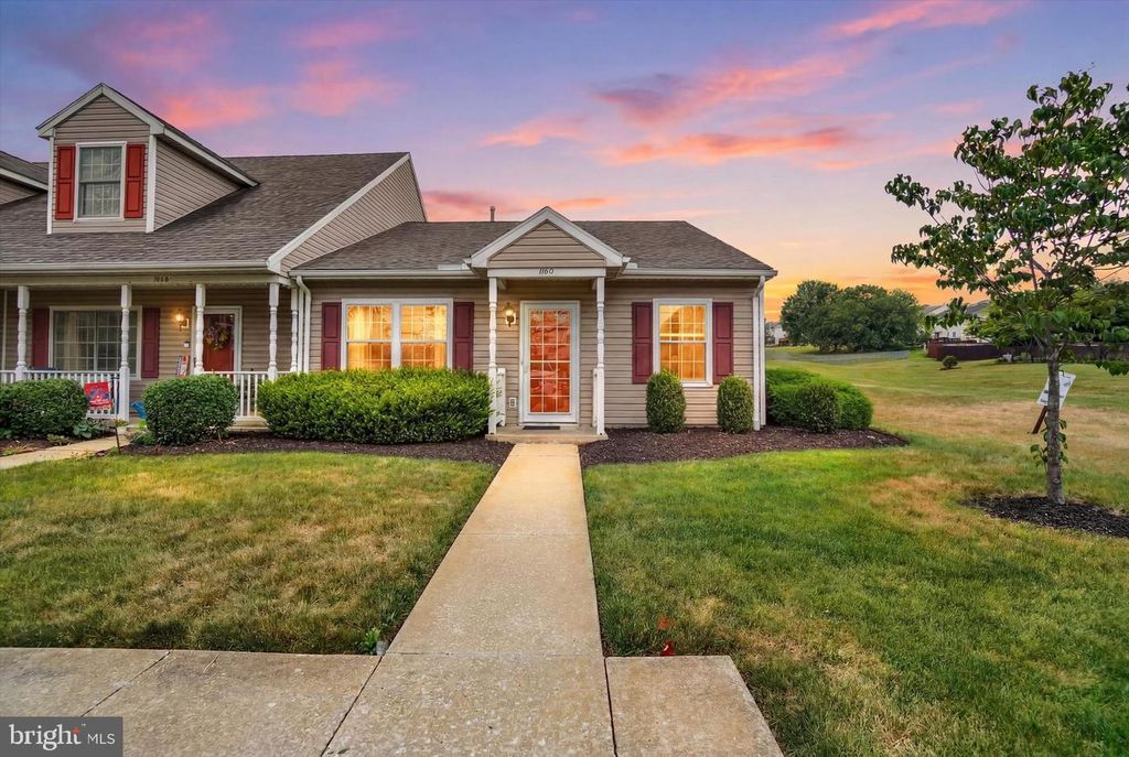 Image 1 of property listing at 1010 VILLAGE WAY #1010, York, PA 17404