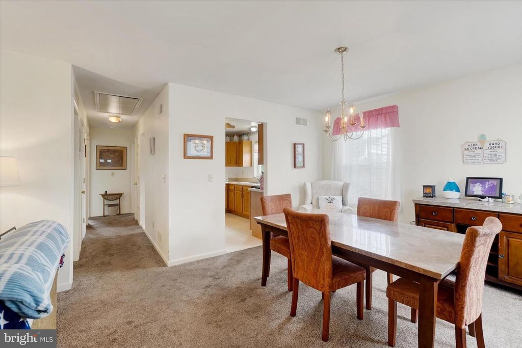 Image 10 of property listing at 1010 VILLAGE WAY #1010, York, PA 17404