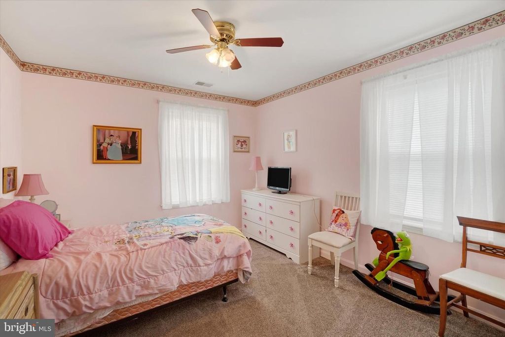 Image 13 of property listing at 1010 VILLAGE WAY #1010, York, PA 17404
