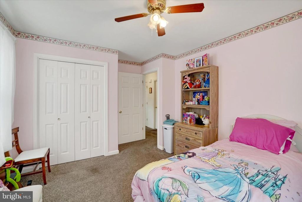 Image 14 of property listing at 1010 VILLAGE WAY #1010, York, PA 17404