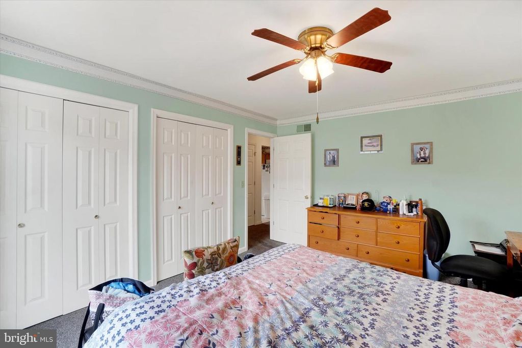 Image 16 of property listing at 1010 VILLAGE WAY #1010, York, PA 17404