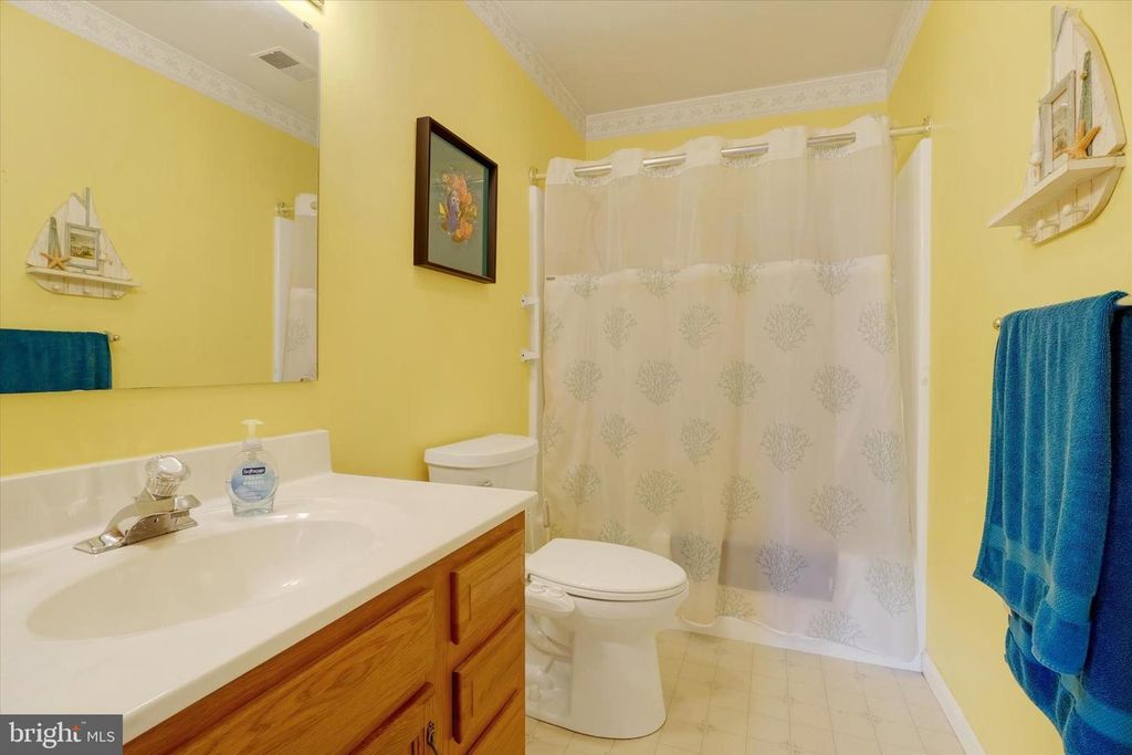 Image 17 of property listing at 1010 VILLAGE WAY #1010, York, PA 17404