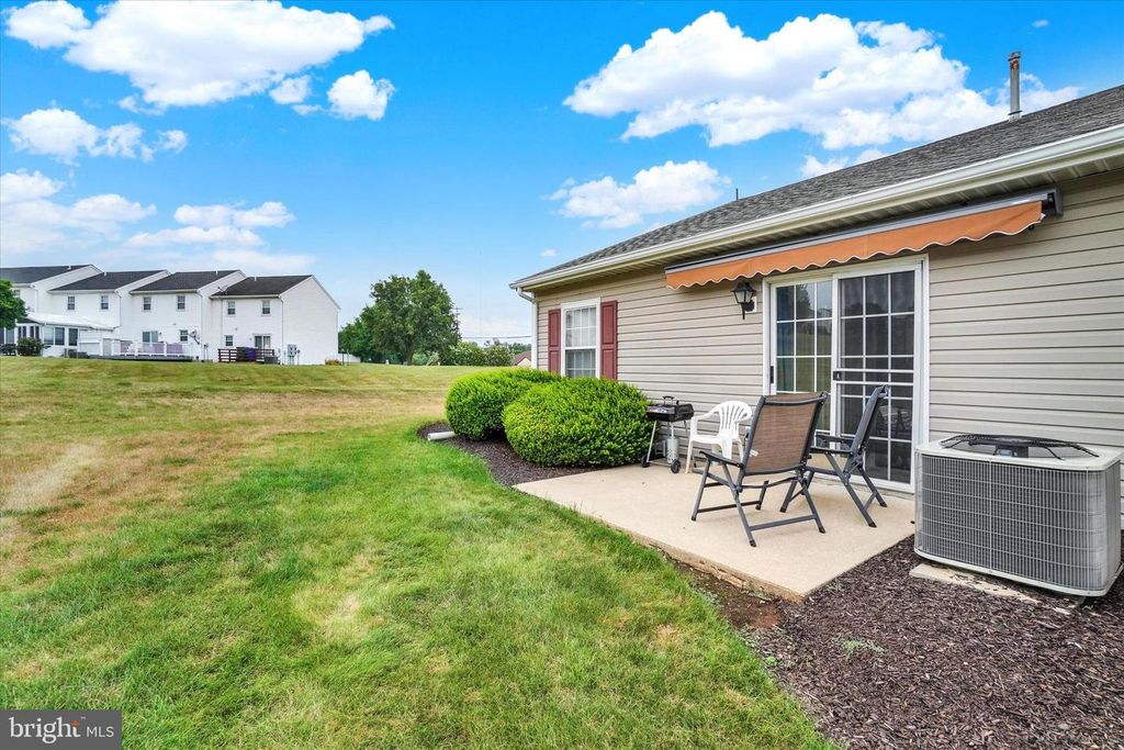 Image 18 of property listing at 1010 VILLAGE WAY #1010, York, PA 17404