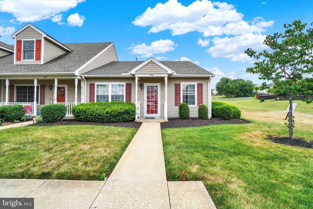 Image 2 of property listing at 1010 VILLAGE WAY #1010, York, PA 17404