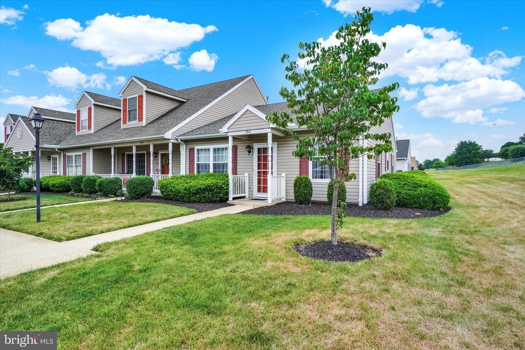 Image 4 of property listing at 1010 VILLAGE WAY #1010, York, PA 17404