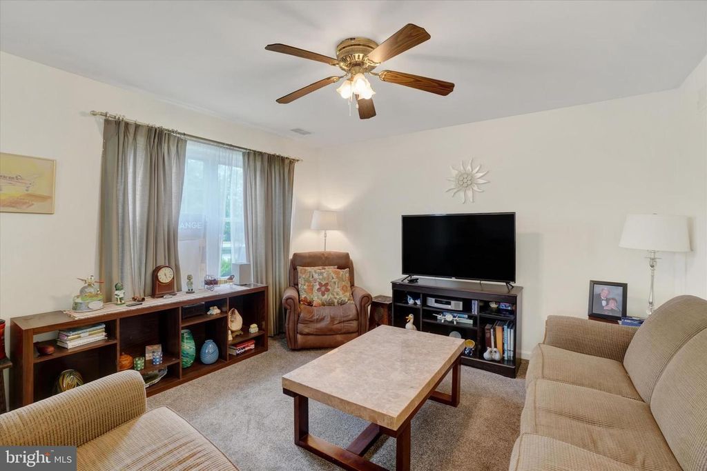 Image 6 of property listing at 1010 VILLAGE WAY #1010, York, PA 17404
