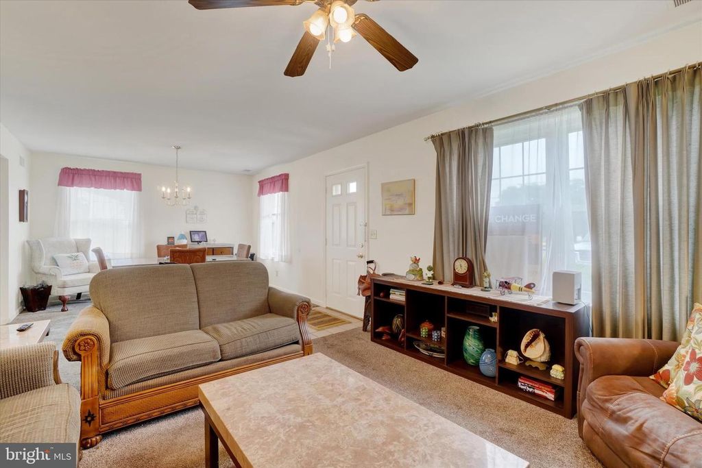 Image 7 of property listing at 1010 VILLAGE WAY #1010, York, PA 17404